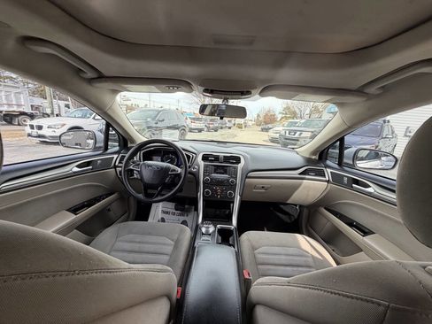 Used 2017 Ford Fusion SE image 20