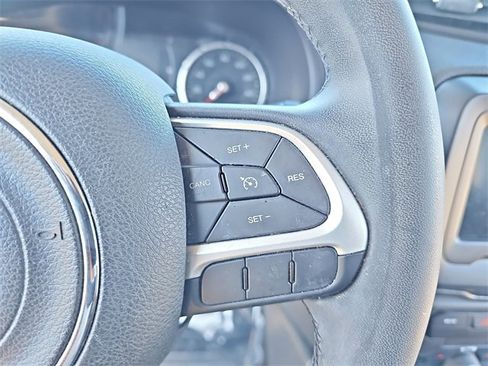 Used 2019 Jeep Renegade Latitude image 18