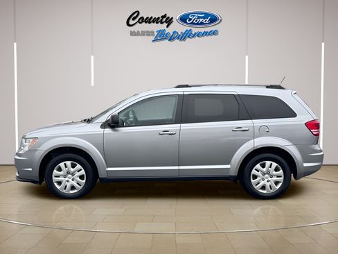 Used 2017 Dodge Journey SE FWD image 3