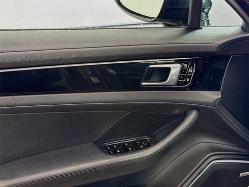 Used 2020 Porsche Panamera 4 image 11