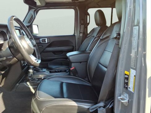 Used 2022 Jeep Wrangler Unlimited Sahara w/ Cold Weather Group AWD/4WD image 15
