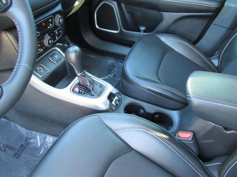 Used 2020 Jeep Compass Latitude FWD image 15