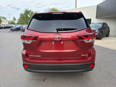 Used 2019 Toyota Highlander SE AWD/4WD image 9