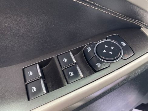 Used 2023 Ford Explorer XLT w/ Class IV Trailer Tow Package AWD/4WD image 13