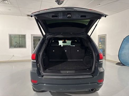 Used 2017 Jeep Grand Cherokee Altitude AWD/4WD image 11