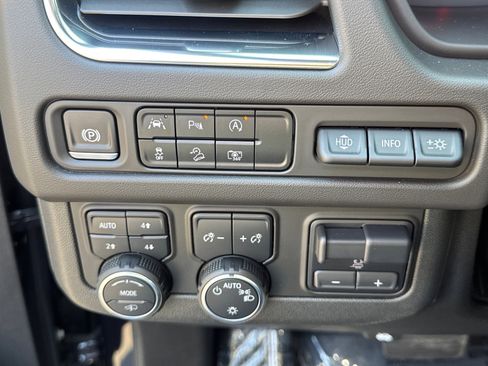 Used 2024 Chevrolet Tahoe High Country image 14