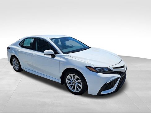 Used 2024 Toyota Camry SE FWD image 3