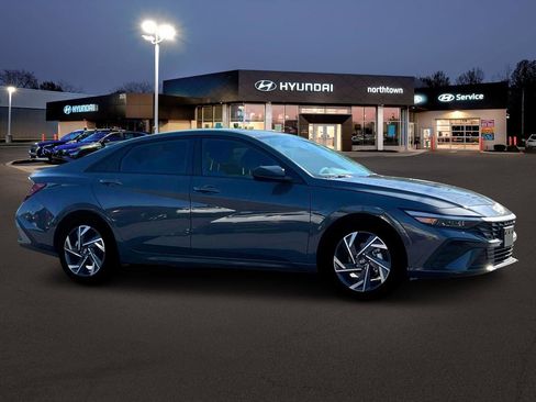 New 2025 Hyundai Elantra Sport image 10