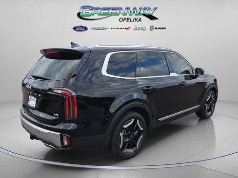 Used 2024 Kia Telluride EX w/ EX Captain's Chair Package image 7