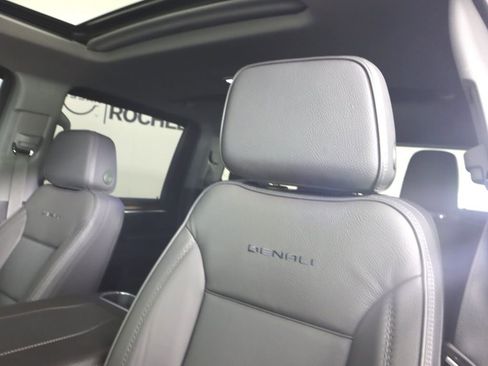 Used 2025 GMC Sierra 3500 Denali image 23