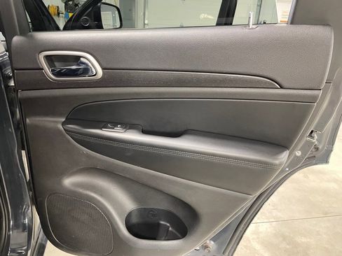Used 2018 Jeep Grand Cherokee Altitude image 22