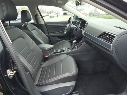 Used 2024 Volkswagen Jetta SE image 11