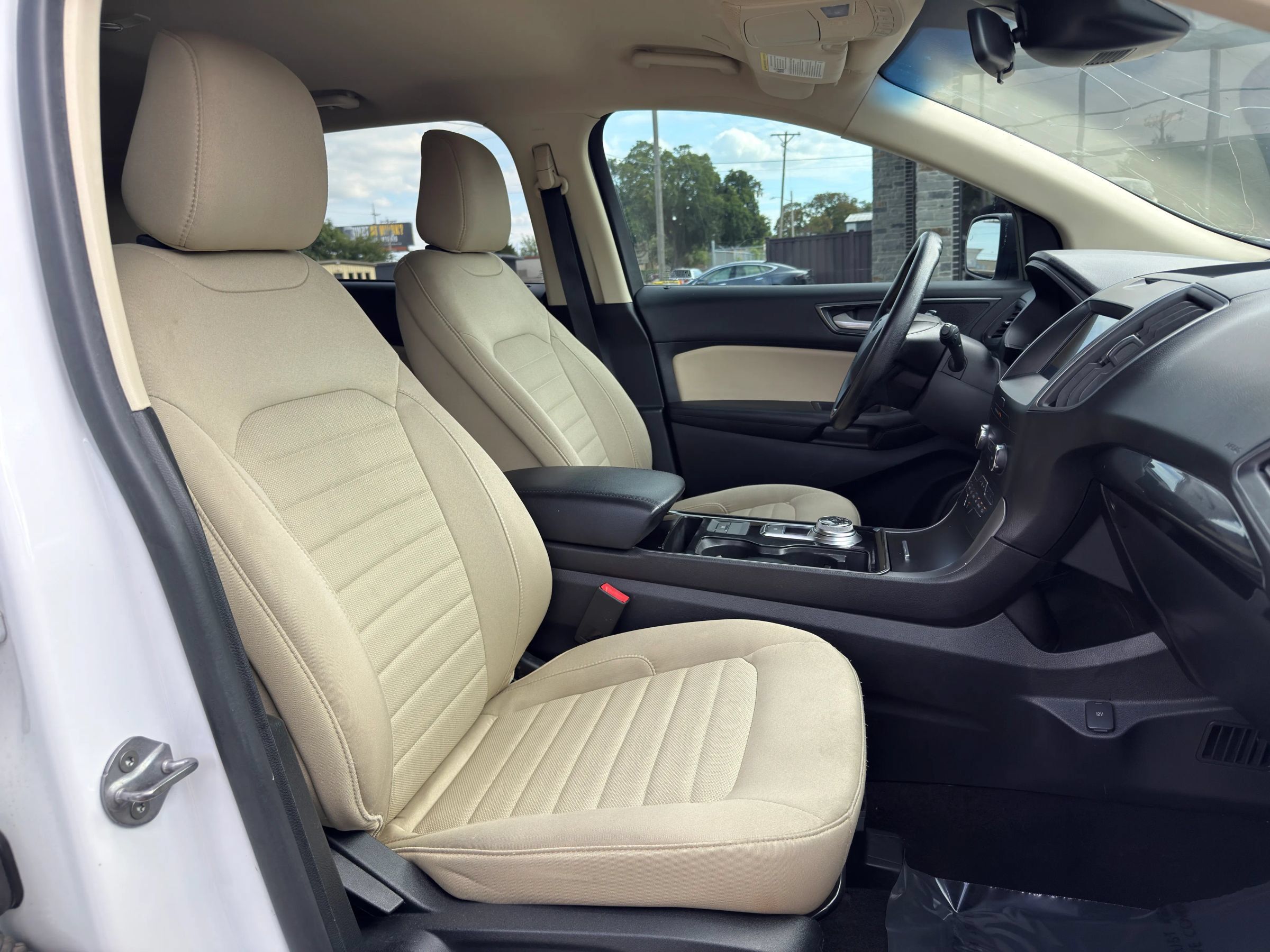 Used 2020 Ford Edge SE FWD image 29