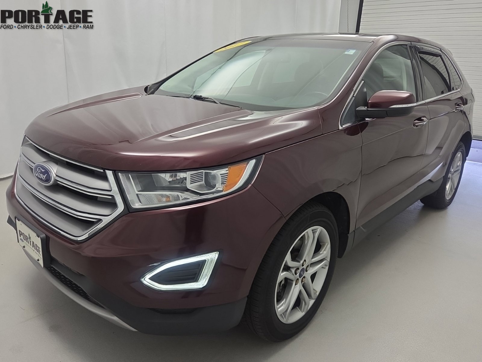 Used 2017 Ford Edge Titanium w/ Equipment Group 301A AWD/4WD image 3