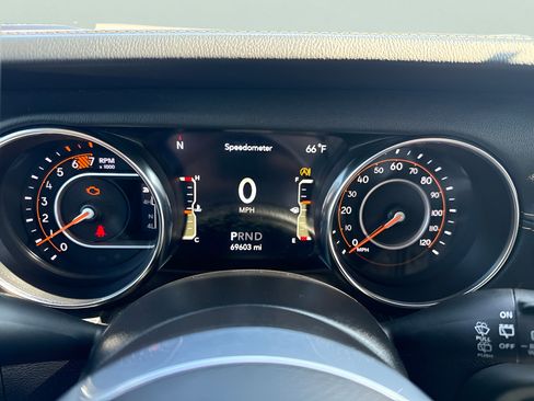 Used 2021 Jeep Wrangler Unlimited Sahara AWD/4WD image 17