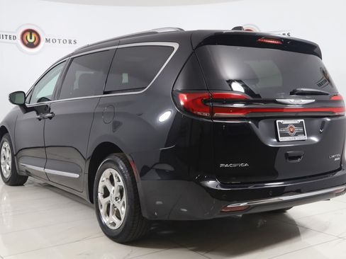 Used 2021 Chrysler Pacifica Limited AWD/4WD image 4