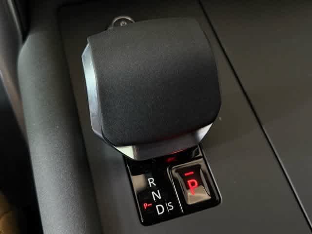 Used 2026 Land Rover Discovery Dynamic SE AWD/4WD image 35