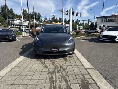 Used 2023 Tesla Model Y Long Range AWD/4WD image 8