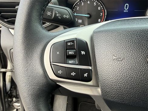 Used 2024 Ford Explorer XLT image 22