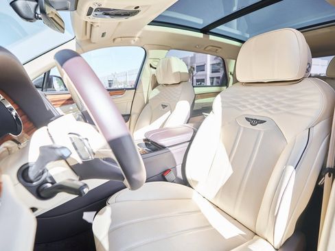 Used 2023 Bentley Bentayga Extended Wheelbase image 44