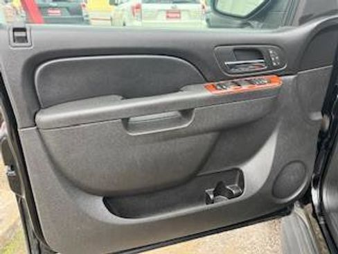 Used 2011 Chevrolet Tahoe LTZ image 25