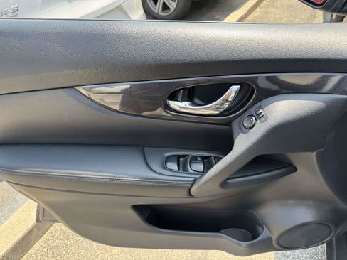 Used 2020 Nissan Rogue SV AWD/4WD image 12
