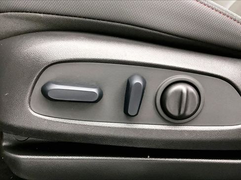 Used 2023 Chevrolet TrailBlazer RS image 65