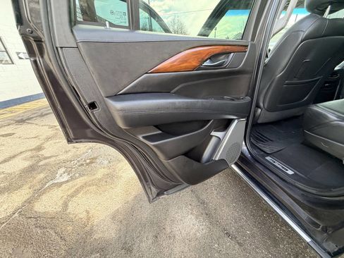 Used 2015 Cadillac Escalade Premium image 50
