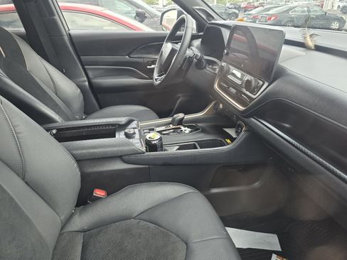 Certified 2025 Toyota Grand Highlander AWD Hybrid image 14