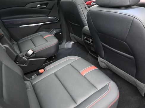 Used 2025 Chevrolet Traverse RS AWD/4WD image 10