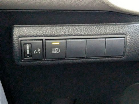 Used 2021 Toyota Corolla LE FWD image 31