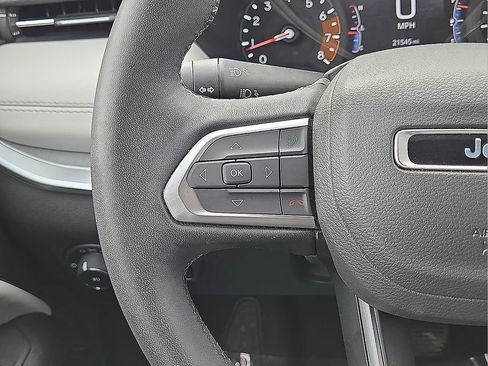 Used 2025 Jeep Compass Limited image 19