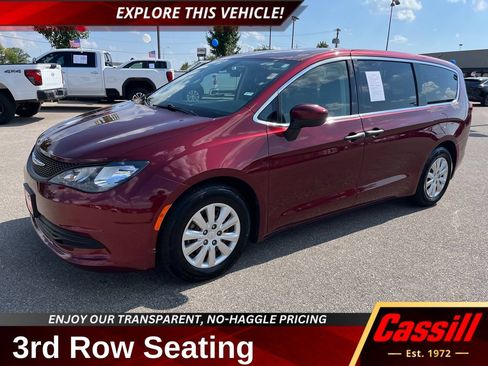 Used 2018 Chrysler Pacifica L FWD image 1