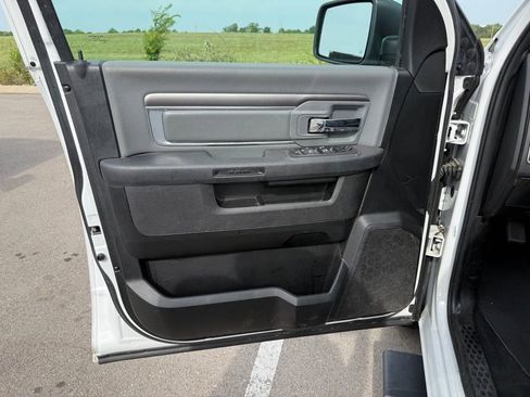 Used 2022 RAM 1500 Classic SLT RWD image 7