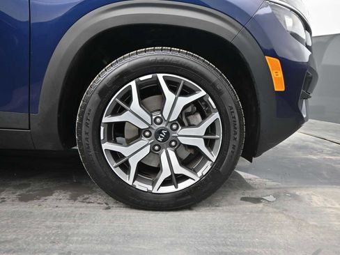 Used 2021 Kia Seltos EX image 11