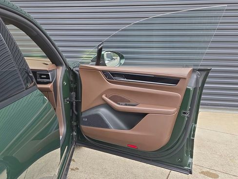 Certified 2025 Porsche Macan Electric image 20