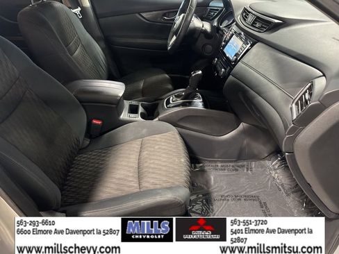 Used 2017 Nissan Rogue SV w/ SV Premium Package image 19