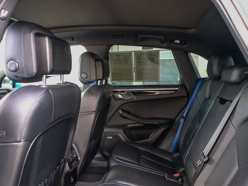 Used 2022 Porsche Macan image 23