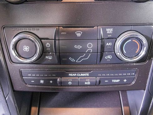 Used 2019 Ford Explorer XLT image 25