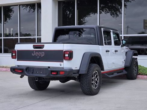 Used 2024 Jeep Gladiator Rubicon AWD/4WD image 7