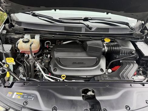 Used 2022 Chrysler Pacifica Touring-L FWD image 26