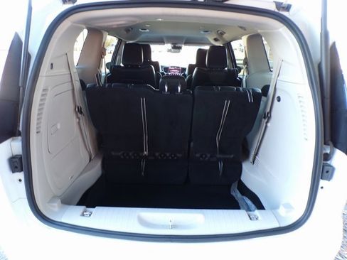 Used 2023 Chrysler Pacifica Touring-L image 7