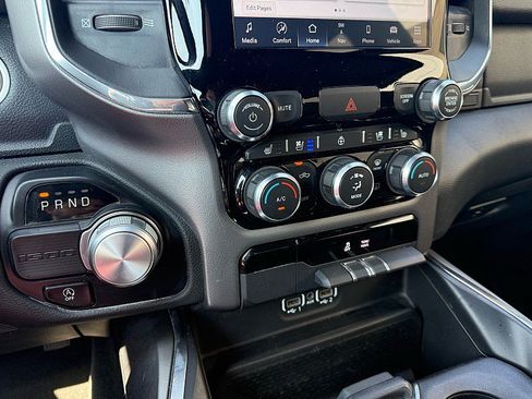 Used 2024 RAM 1500 Laramie RWD image 31