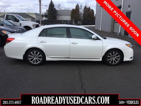 Used 2011 Toyota Avalon Limited image 1