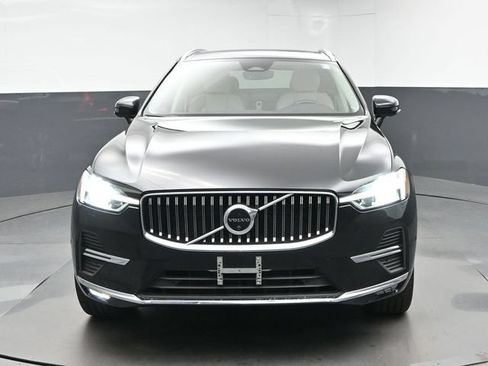 Used 2023 Volvo XC60 B5 Plus w/ Climate Package AWD/4WD image 3
