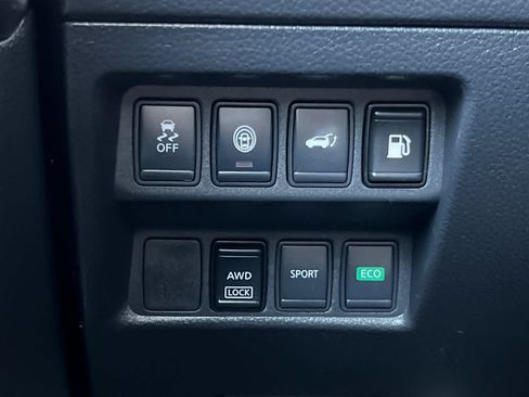 Used 2019 Nissan Rogue SV AWD/4WD image 30