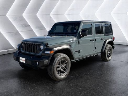 Used 2024 Jeep Wrangler Sport S image 5