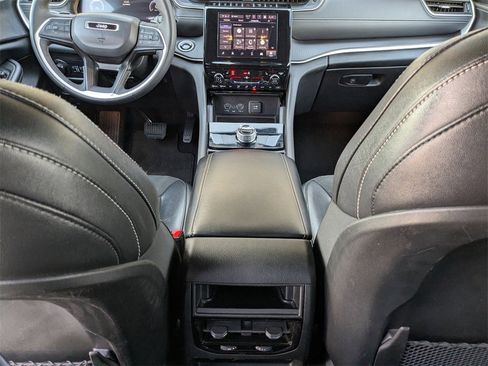 Used 2024 Jeep Grand Cherokee Altitude image 32