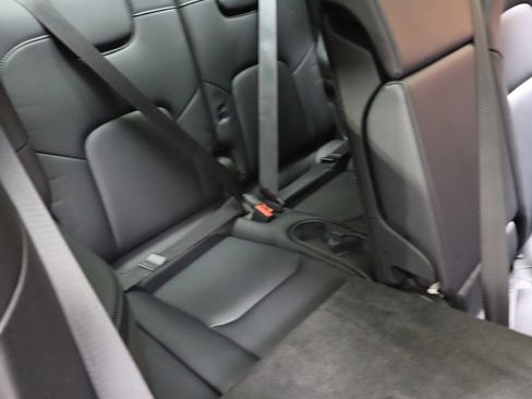 Used 2022 Tesla Model Y Long Range AWD/4WD image 53