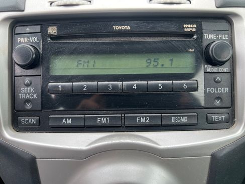 Used 2007 Toyota Yaris 2-Door Hatchback FWD image 18
